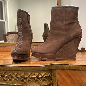 Brown suede stitched wedges booties